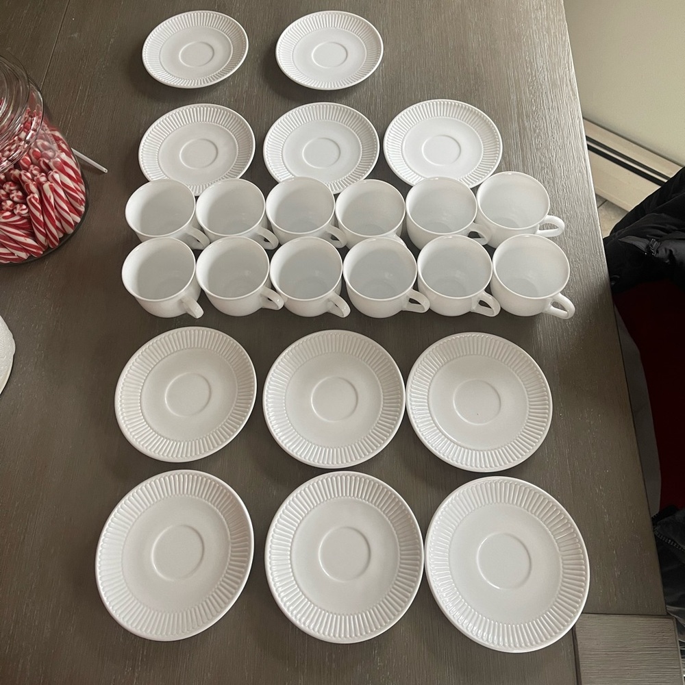 WHITE TEA SET